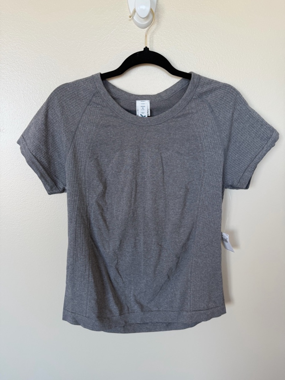 OLD NAVY Seamless Go-Dry Grey Short Sleeve Tee